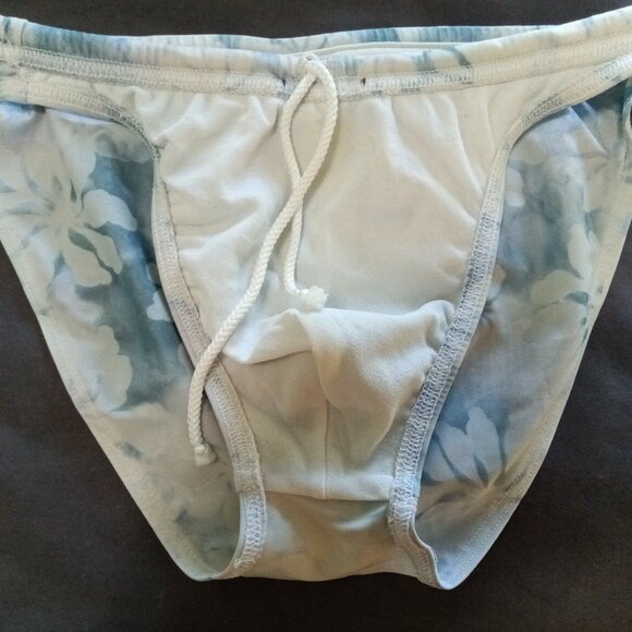 NWOT VINTAGE OLAF BENZ 1" SWIMBRIEF, Size "S", Light Blue / White Flowers Design - Picture 6 of 8